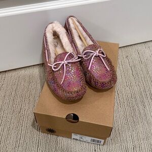 🏷️UGG Girl’s Dakota Spots Slipper